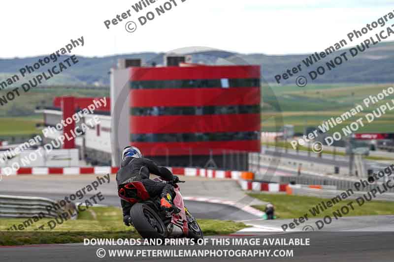 cadwell no limits trackday;cadwell park;cadwell park photographs;cadwell trackday photographs;enduro digital images;event digital images;eventdigitalimages;navarra;no limits trackdays;peter wileman photography;racing digital images;trackday digital images;trackday photos